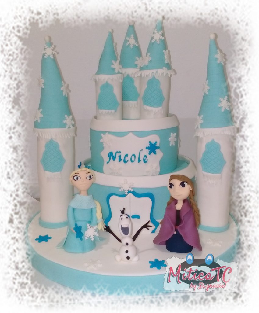 Castello e Personaggi Frozen realizzati in pasta di zucchero a mano